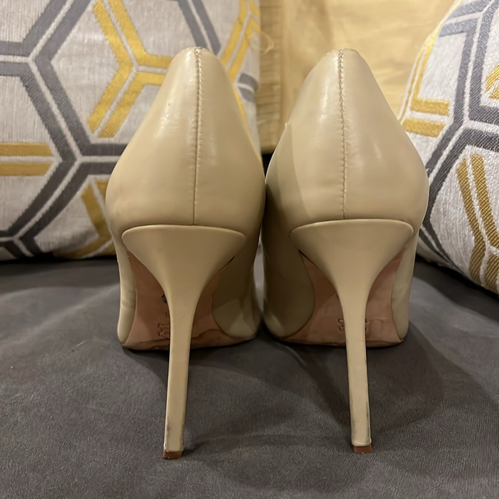 Charles David classic pump - 7.5 all leather upper and all leather sole. Lt Tan - Picture 6 of 7